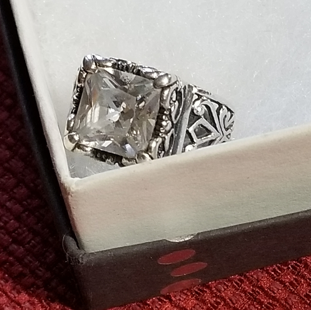 Silpada Sterling Silver & Zirconia Uptown Ring - Picture 12 of 15